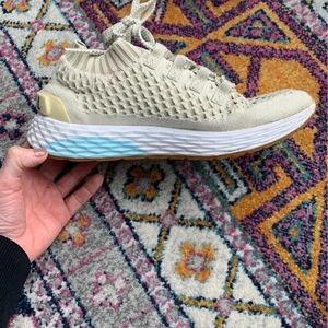 No Bull  Ladies Knit Running cross fit sneakers  size 9.5